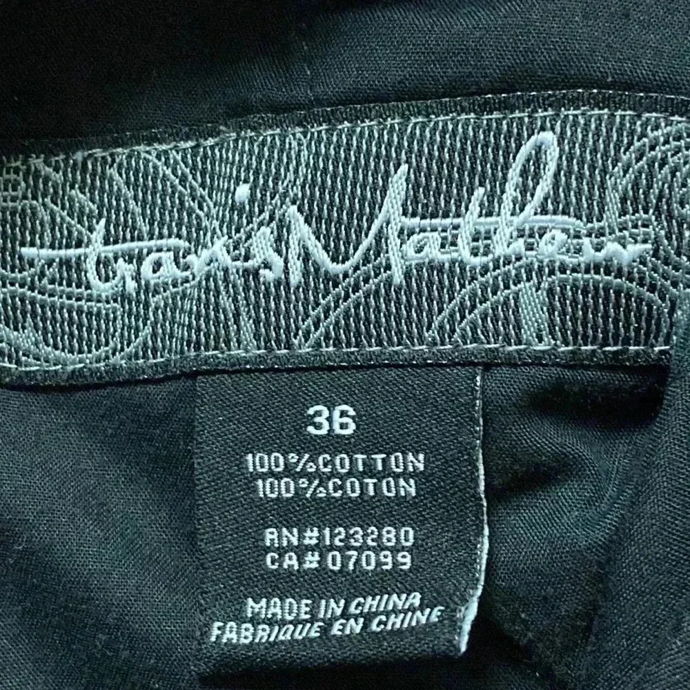 TRAVIS MATHEW SIZE 36 BLACK PIN STRIPE SHORTS 100% COTTON‎ GOOD CLEAN CONDITION
